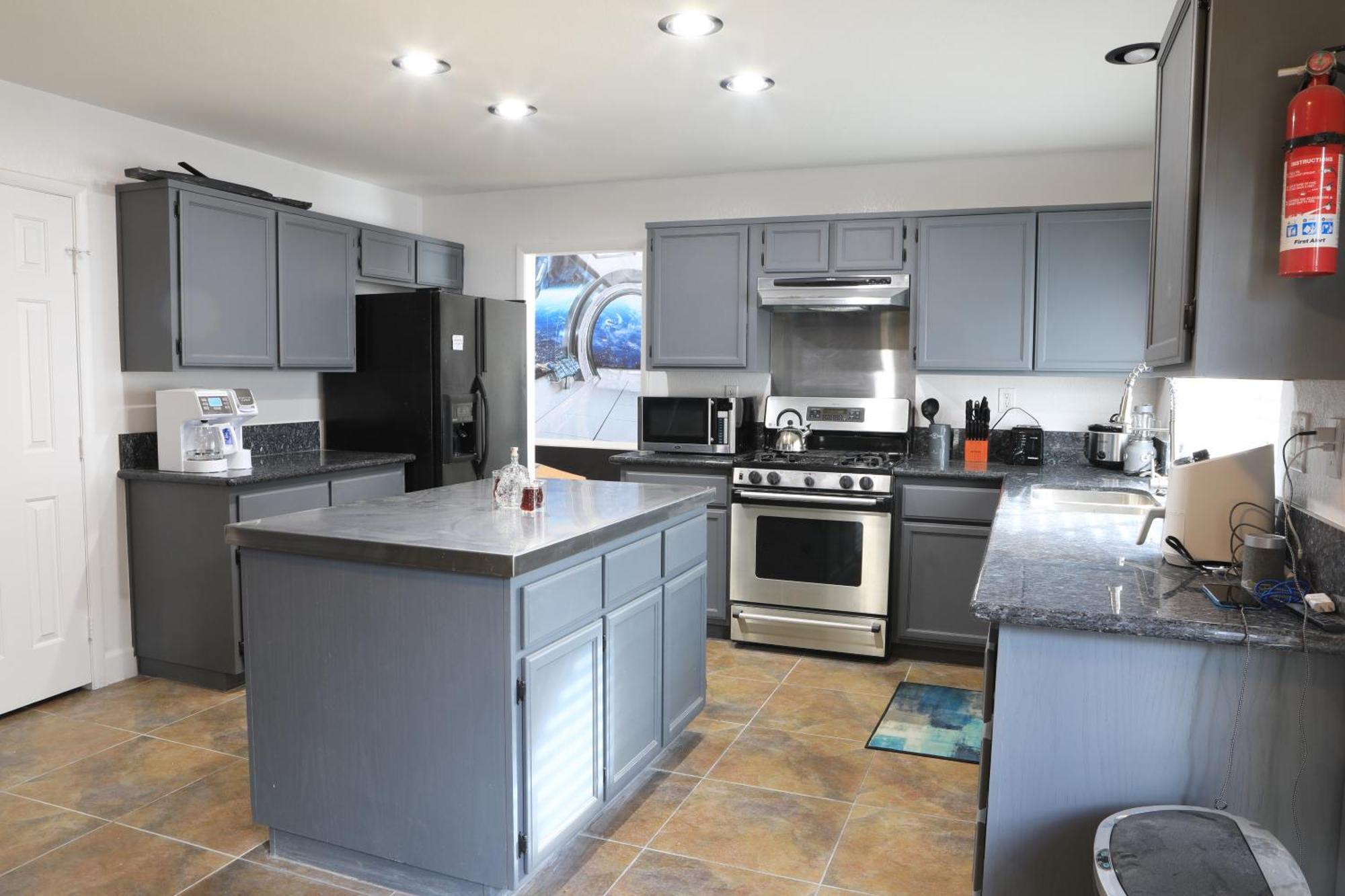 Comfy Expansive Home - Near The Strip - Heated Pool Las Vegas Eksteriør billede