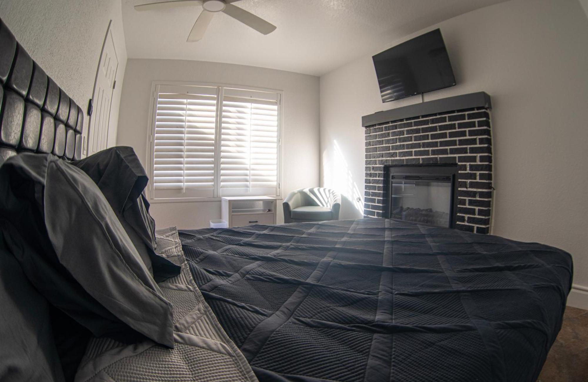 Comfy Expansive Home - Near The Strip - Heated Pool Las Vegas Eksteriør billede