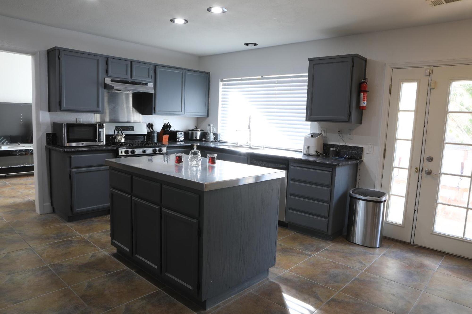 Comfy Expansive Home - Near The Strip - Heated Pool Las Vegas Eksteriør billede