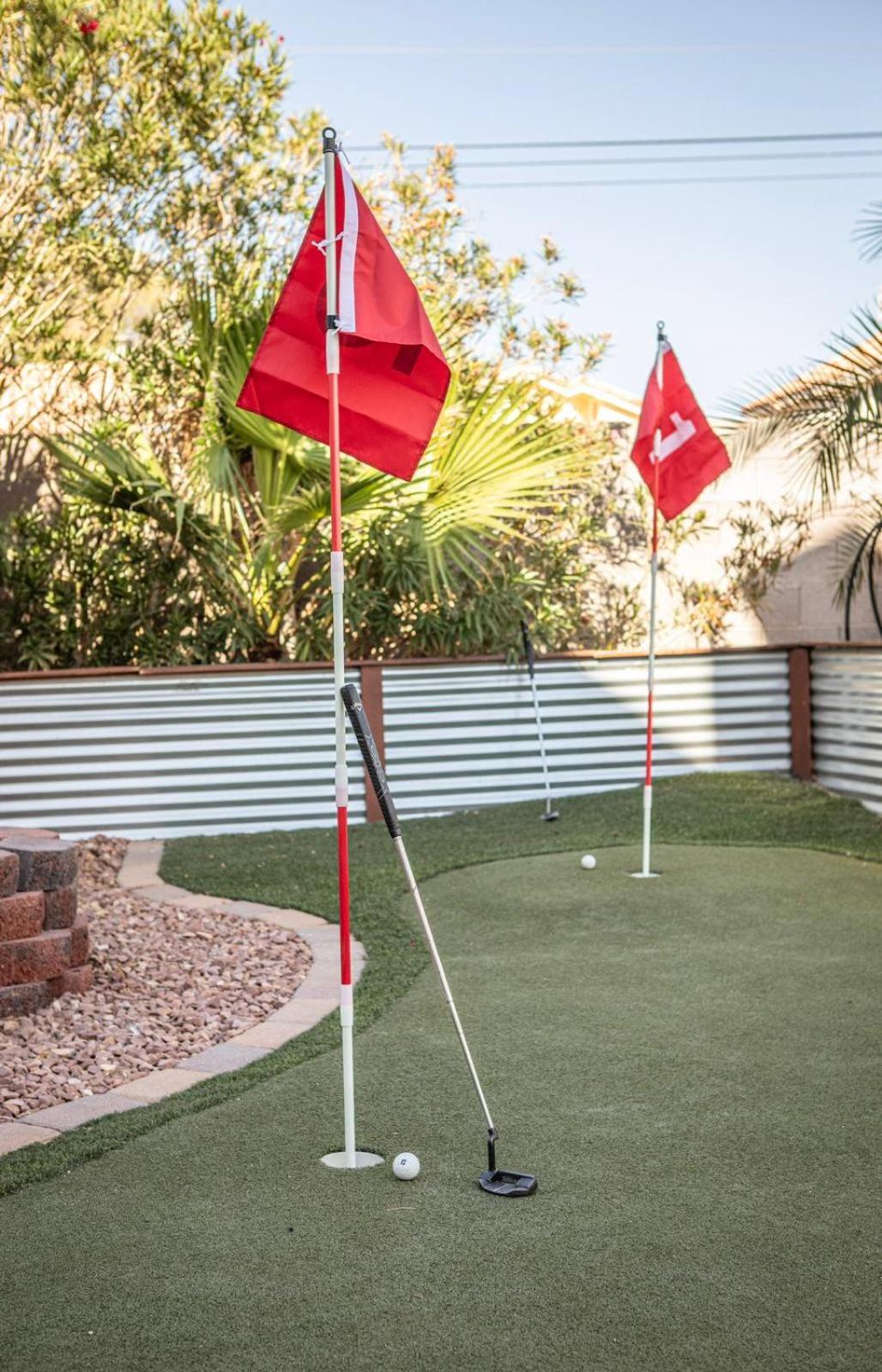 Comfy Expansive Home - Near The Strip - Heated Pool Las Vegas Eksteriør billede